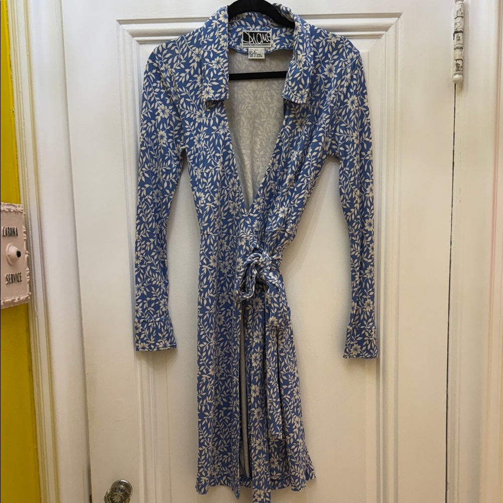 Vintage 90’s Diane Von Furstenberg Long Sleeve Blue and White Floral wrap Dress